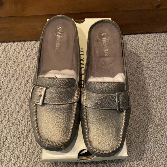 St. John’s Bay Celia Slip On Shoes in Pewter 8.5 - Picture 4 of 8